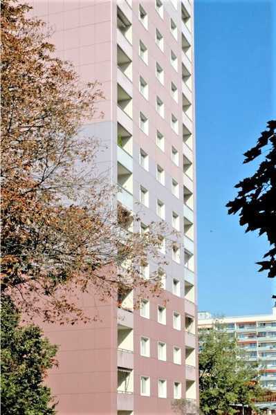 Erstbezug nach Sanierung: schöne 2-Raum-Wohnung mit Balkon in Elbnähe