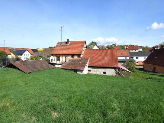 Einfamilienhaus mit sehr großem Grundstück in sonniger Lage!