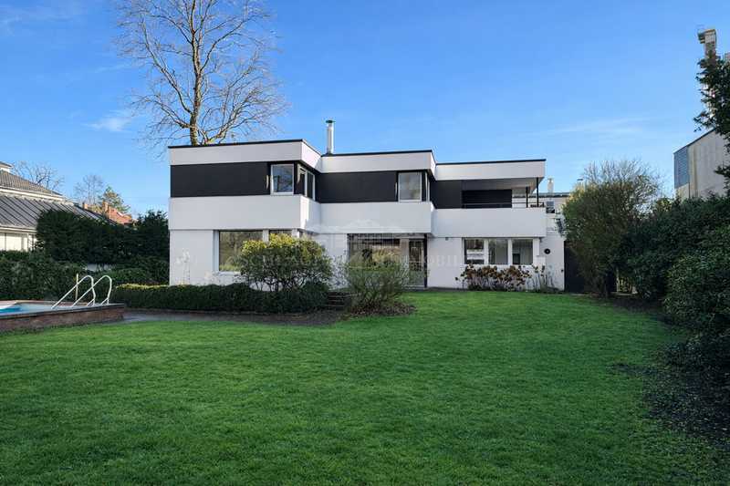 Bogenhausen-Herzogpark! Lichterfülltes Einfamilienhaus in erster Isarreihe