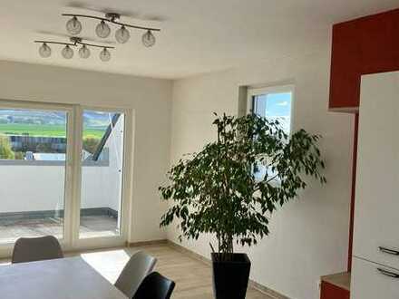 Ansprechende und neuwertige 2,5-Raum-DG-Wohnung mit Balkon und Einbauküche in Erlenbach