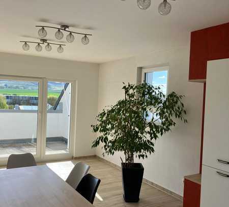 Exklusive und neuwertige 2,5 Zimmer-DG-Wohnung mit Balkon in Erlenbach