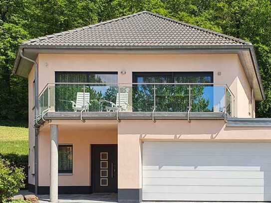 Modernes Stadthaus am Waldrand
