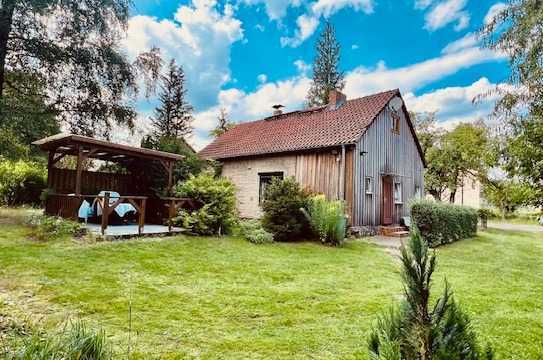 Kleines Haus zur Miete mit großem Garten und Carport am Waldrand