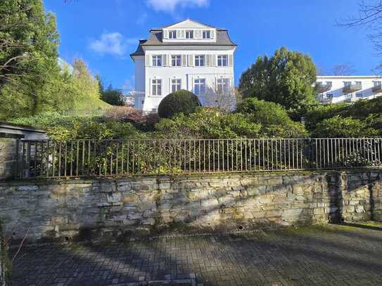 Wunderschöner Stilaltbau, Maisonette-Wohnung in direkter Kurparklage