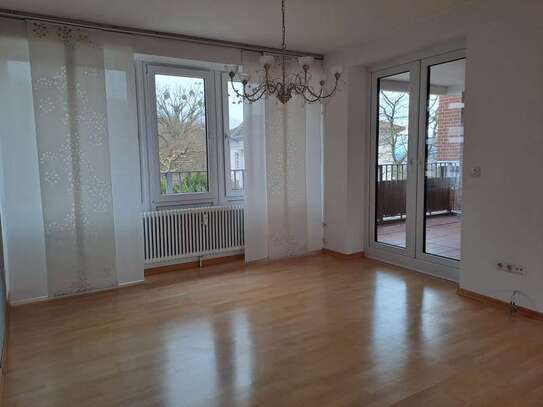 Stilvolle, sanierte 3-Zimmer-Wohnung mit Südloggia und EBK im Ostviertel