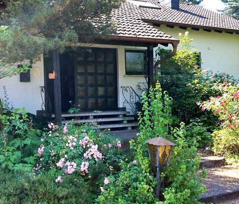 Schönes großes Einfamilienhaus mit Garagen, Garten in Schwedelbach!