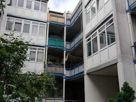 Dachgeschoß Wohnung mit Wintergarten und Balkon