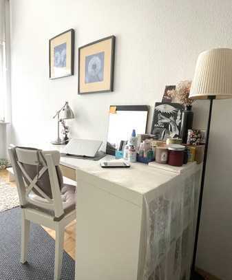 Schönes, helles 1-Zimmer Apartment mitten in Bockenheim inkl. Strom u. Küche und Gemeinschaftsbad