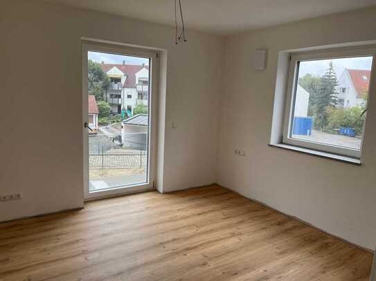 Helle Neubau 3-Zimmer-Wohnung (Nr. 2) mit Balkon u. Dachterrasse, in Landshut