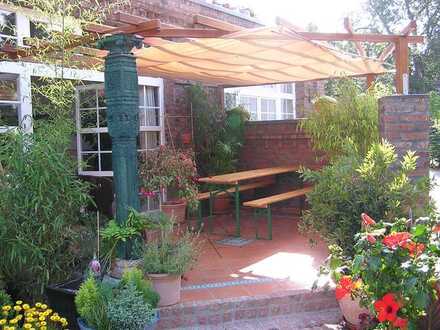 Paradies über 2 Ebenen mit offenem Kamin & eingefriedetem Garten in denkmalgesch. Loft (Reihenhaus)