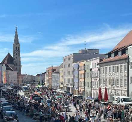 Laden-/Praxis-/Bürofläche am Stadtplatz von Neuötting zu vermieten.