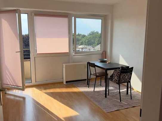 ***IDEAL FÜR SINGLES / STUDENTEN-TOLLE 1 ZIMMERWOHNUNG MIT BALKON***