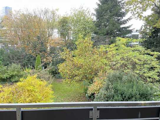 Schöne 2-Zimmer-Wohnung mit Balkon und Einbauküche in Düsseldorf