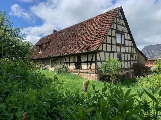 Hellingen - zauberhaftes Bauernhaus
renovierungsbedürftig mit großem Grundstück