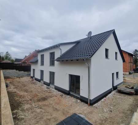Erstbezug: Neubau-Doppelhaushälften zu vermieten