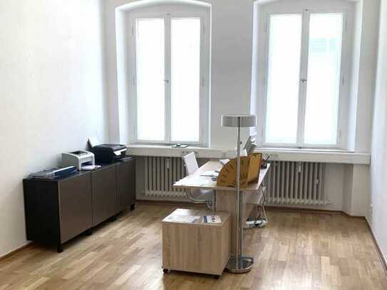 Super ausgestatteter Büroraum mit Konferenzraum - All-in-Miete