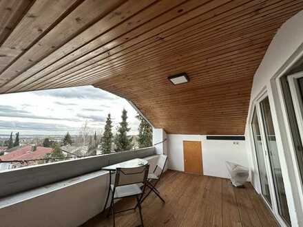 Geschmackvolle Dachgeschosswohnung mit 2,5 Zimmern sowie Balkon und EBK