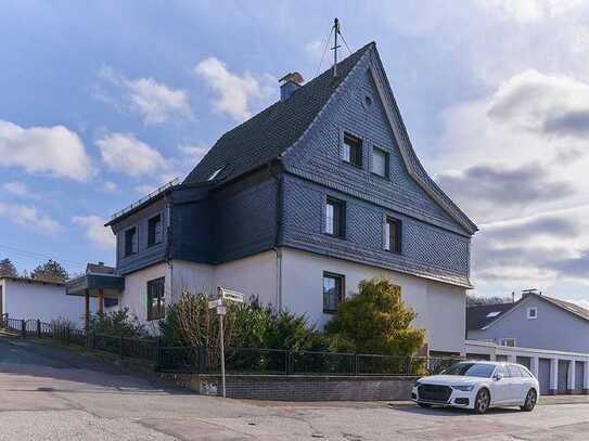 NEUER PREIS!! - Wohnhaus in guter Lage mit 4 Garagen