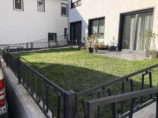 2 Zimmer Wohnung mit eigenem Garten