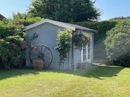 Neuwertiger Bungalow: barrierefrei, Einliegerwohnung, Kamin, Garten, Doppelgarage, Parkplätze