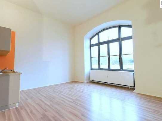 gz-i.de: Sonniges Apartment mit riesigem Fenster und EBK in der Hafen-City!