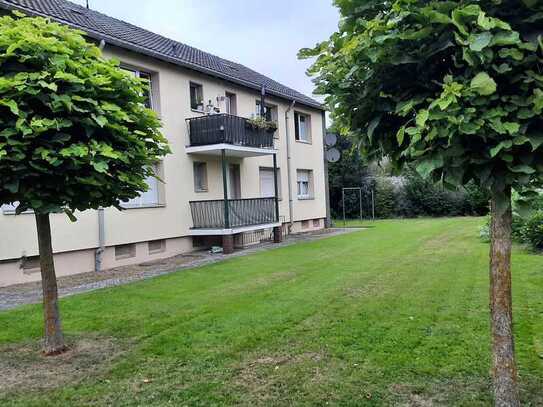 Ansprechende und gepflegte 2-Raum-Hochparterre-Wohnung mit Balkon in Duisburg