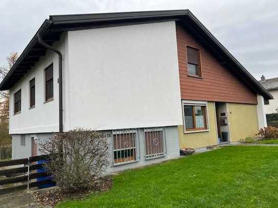 Geräumiges, preiswertes und gepflegtes 8-Zimmer-Einfamilienhaus in Mellrichstadt