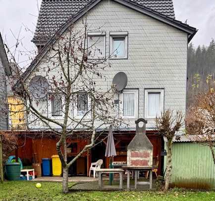 Zentral gelegenes Einfamilienhaus mit eingezäuntem Garten in Bad Laasphe zu verkaufen.