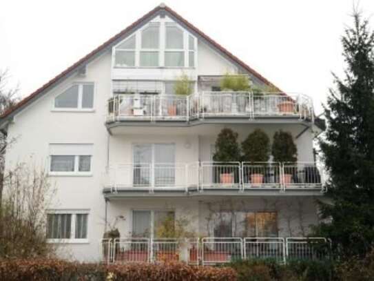 Attraktive lichtdurchflutete Wohnung mit eigenem Garten und großem Balkon in Kelkheim