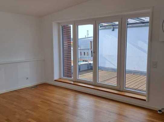 Exklusives Penthouse mit Skyline-Blick: Frisch Renoviert, Hochwertige Einbauküche