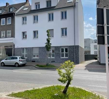 Erdgeschosswohnung mit Balkon