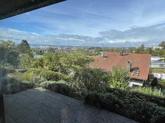 Ruhige helle 2-Zimmer-Terrassenwohnung mit gehobener Innenausstattung mit EBK in Sindelfingen