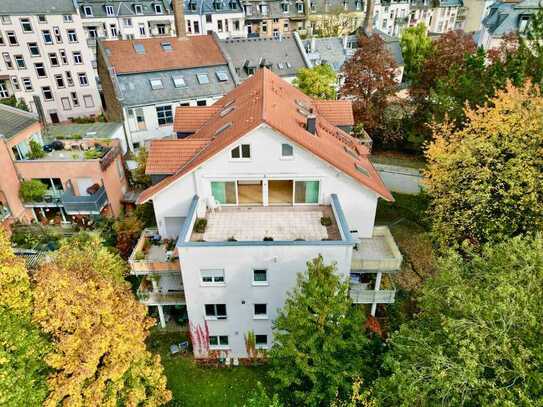 Wunderschöne Maisonette-Wohnung mit Dachterrasse
im Nordend