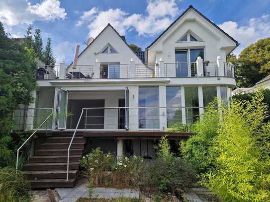 Traumhafte Dreifamilienhaus-Oase mit Fernblick und Südostterrasse im Dortmunder Süden