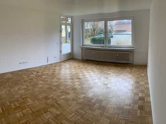 Erstbezug nach Sanierung mit Balkon: Schöne 3-Raum-Hochparterre-Wohnung mit geh. Innenausstattung