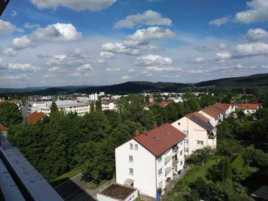 Sonnige 4-Zimmer-Wohnung mit Aussicht, 2 Balkone und Einbauküche in VS-Schwenningen