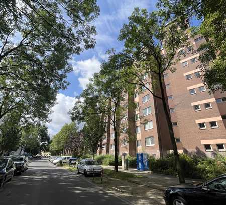 Große 4,5-Zimmer-Wohnung mit Balkon und EBK in Hamburg Steilshoop