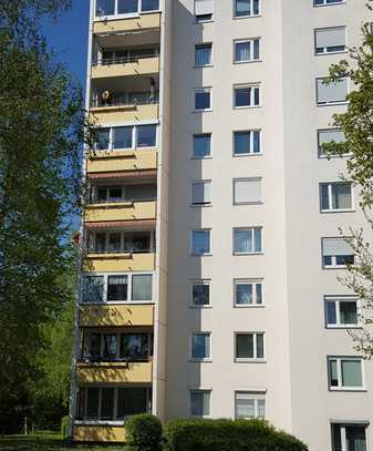 Teilmöblierte 3-Zimmer-Wohnung mit Balkon und Einbauküche in Böblingen