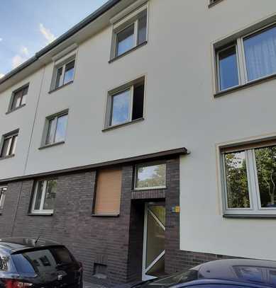 Schöne 2-Zimmer-Hochparterre-Wohnung mit Balkon und EBK in Essen