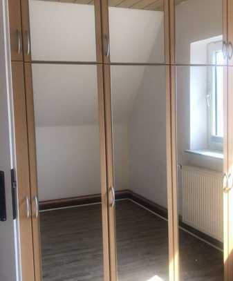 Modernisierte Wohnung mit zwei Zimmern und EBK in Herford