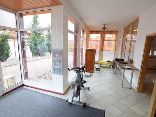 Sehr vielseitige und große Wohn- und Gewerbeimmobilie mit ca. 1.114 m² in Immendingen.