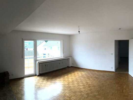Zentrale & sonnige 2-Zimmer-Wohnung mit Balkon und Kamin