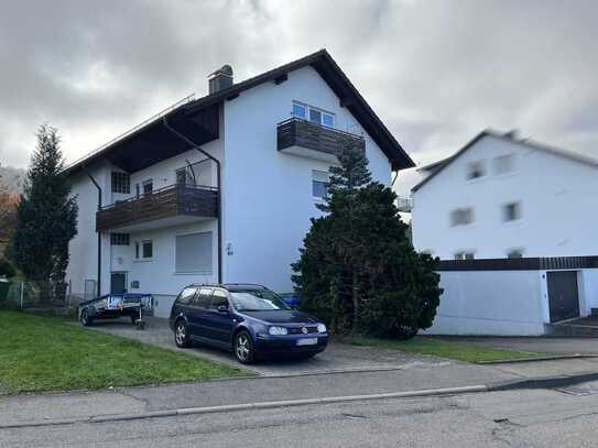 Mehrfamilienhaus mit 3 Wohnungen in Essingen. 130m² Wohnung im EG leerstehend