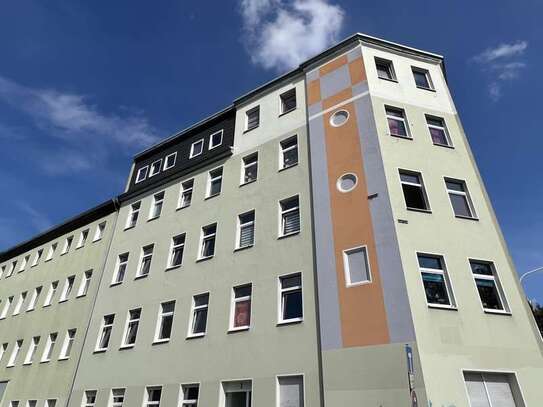 Halle - helle 2-Zimmer-Wohnung in zentraler Lage mit offener Küche