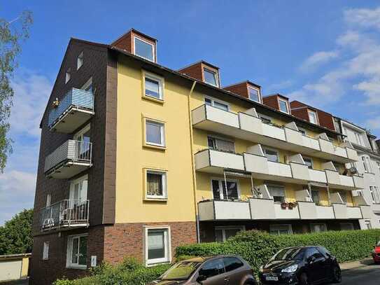 Bezugsfreies Appartement mit ca. 37 m² Wohnfläche; kleiner Küche und Balkon