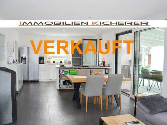 Modernes, energieeffizientes KFW 70 EFH mit Luft-Wärmepumpe und PV Anlage