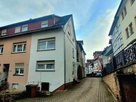 OSTHOF & RAINER 
Sanierte Doppelhaushälfte im Stadtkern von Bad Orb