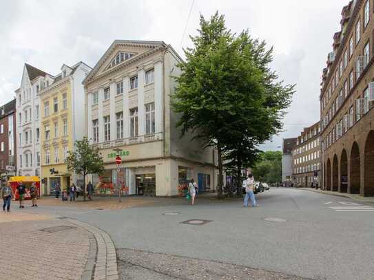 Großzügige Altbauwohnung auf zwei Etagen mit Terrasse