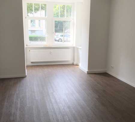 Sonnige Wohnung mit Erkerwohnzimmer und modernem Bad