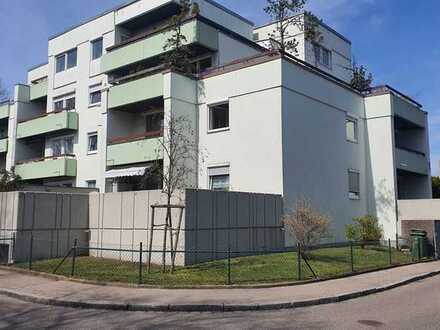 Familienfreundliche 4 ZKB Erdgeschoss Wohnung mit Terrasse und Gartenanteil in Augsburg